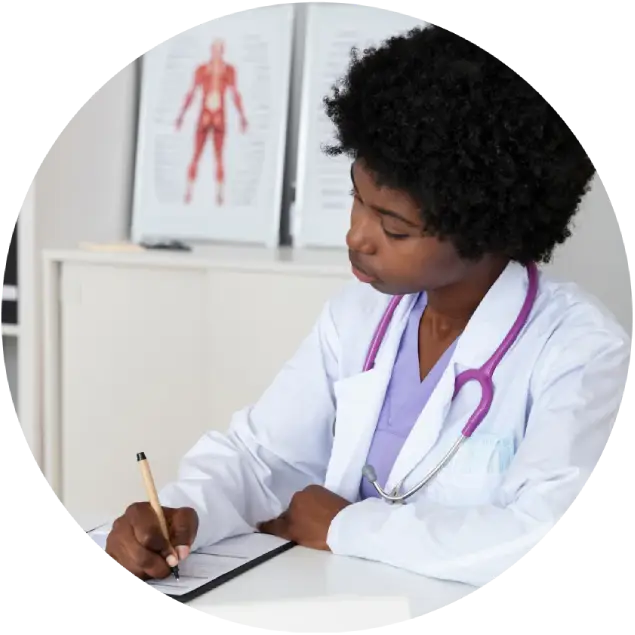 Client partageant son histoire capillaire avec Crüe pour recevoir des recommandations personnalisées