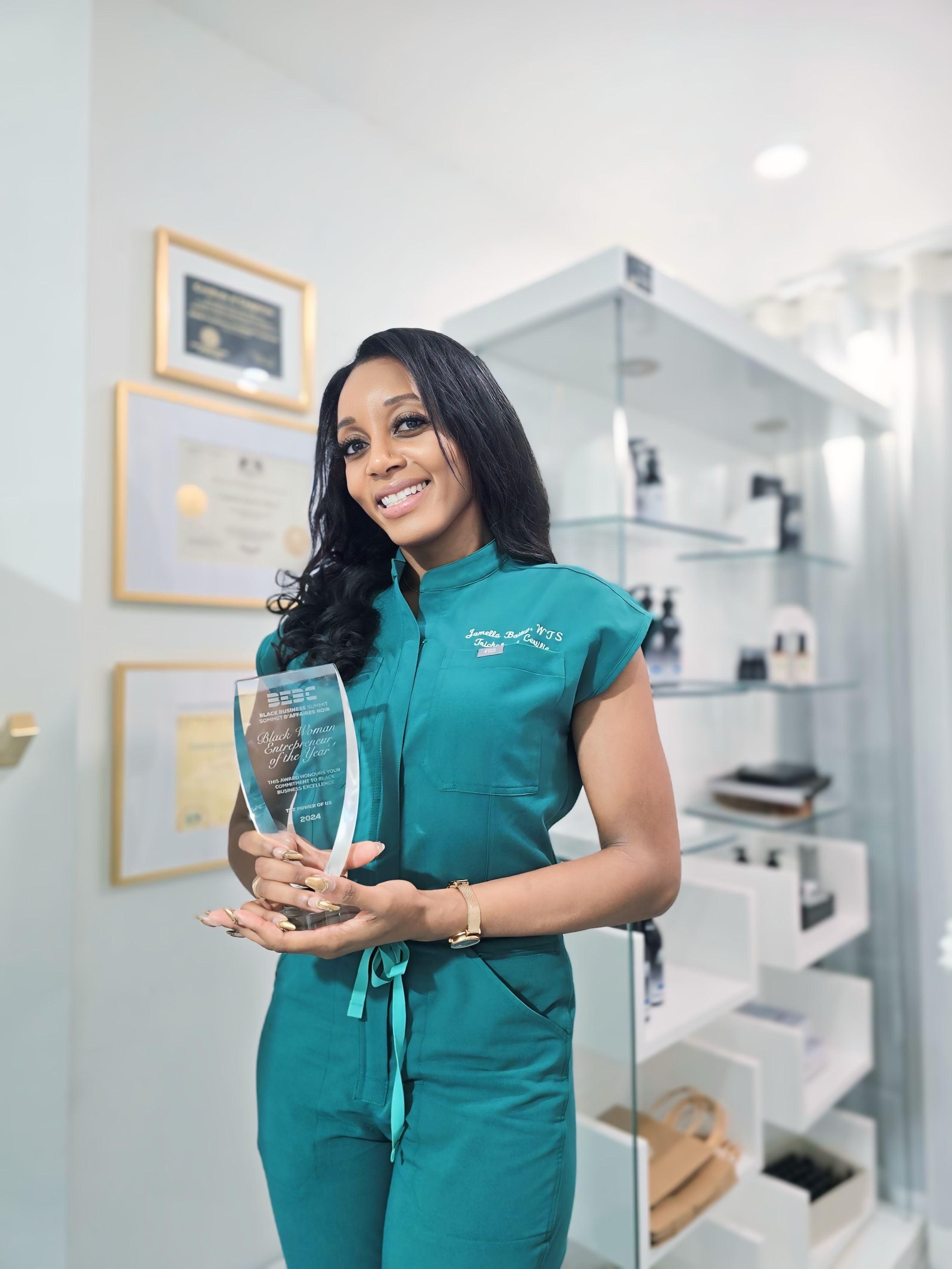 Jamella, fondatrice de Crüe, racontant l’origine de Crüe Cosmetics et sa passion pour la trichologie et la nature