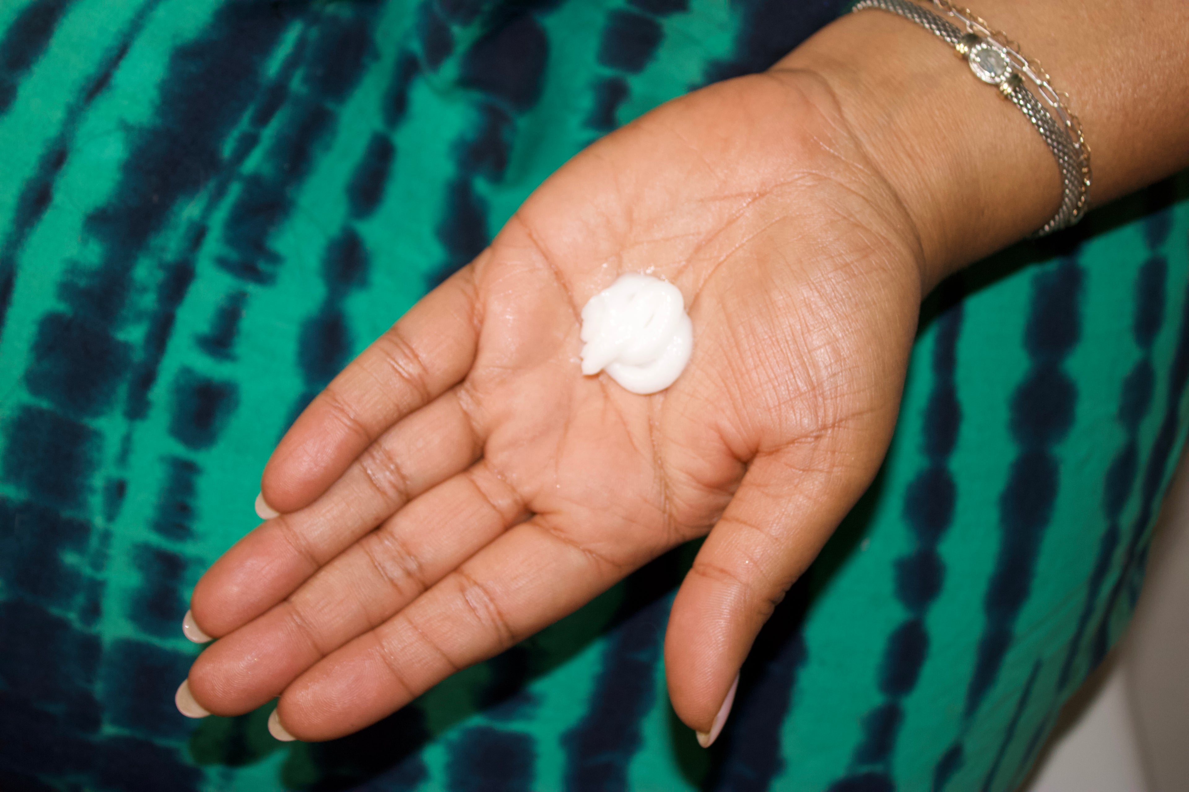 voyage de la repousse des cheveux avec le revitalisant Freya Crüe